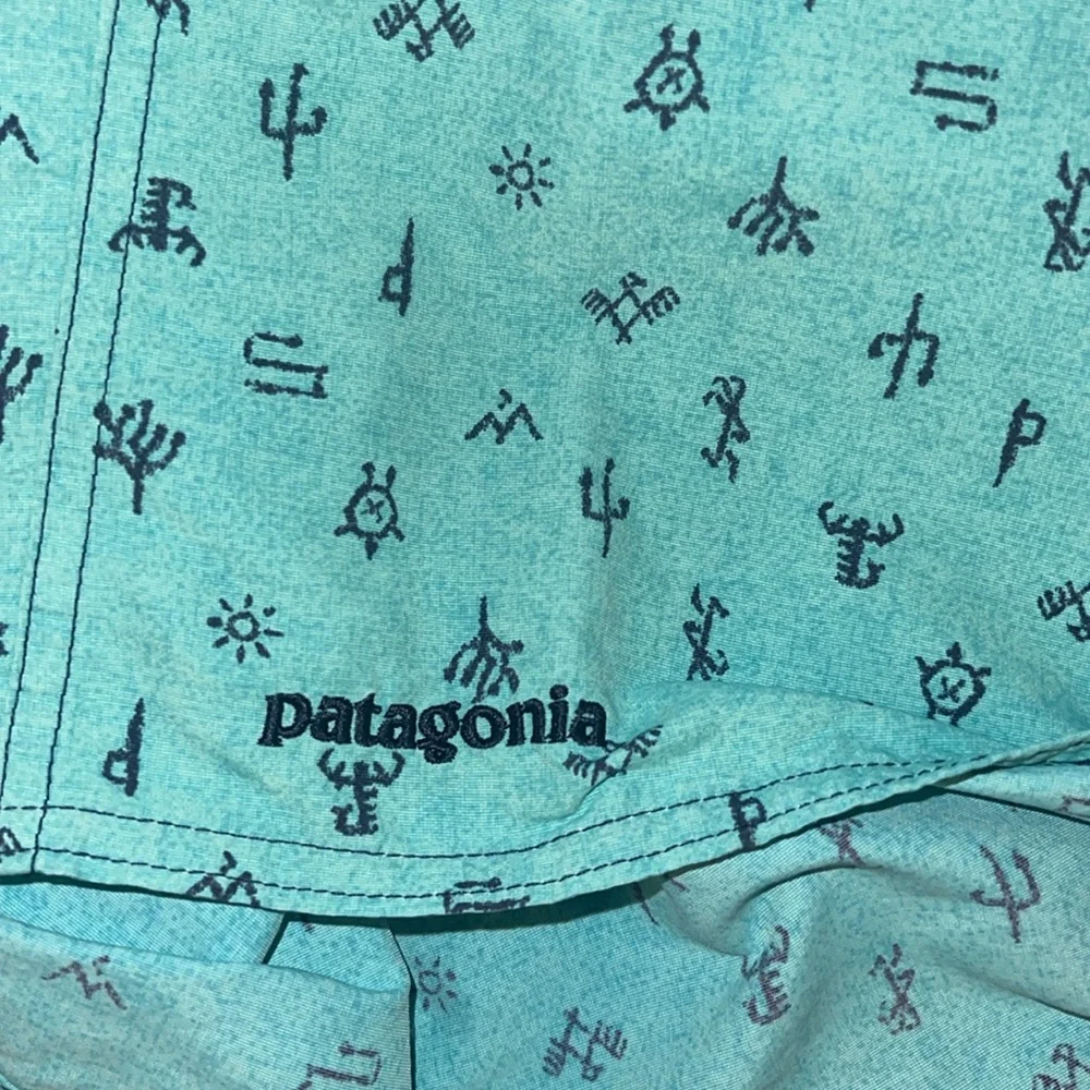 Patagonia M's Printed Wavefarer Mens Board Shorts. Size 40. 19’inches in length
